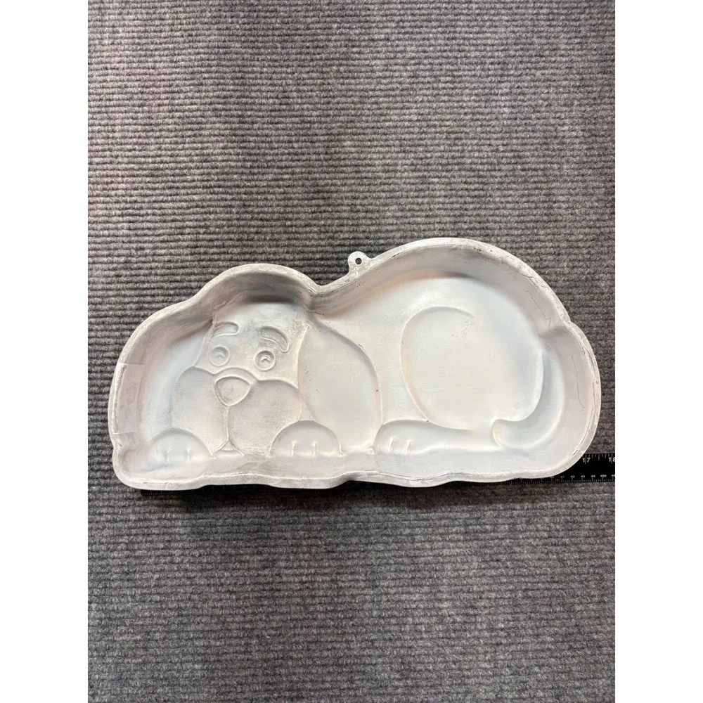 Vintage 1986 Wilton Sleepy Puppy Dog‎ Cake Pan Aluminum 2105-2430 Retro Baking
